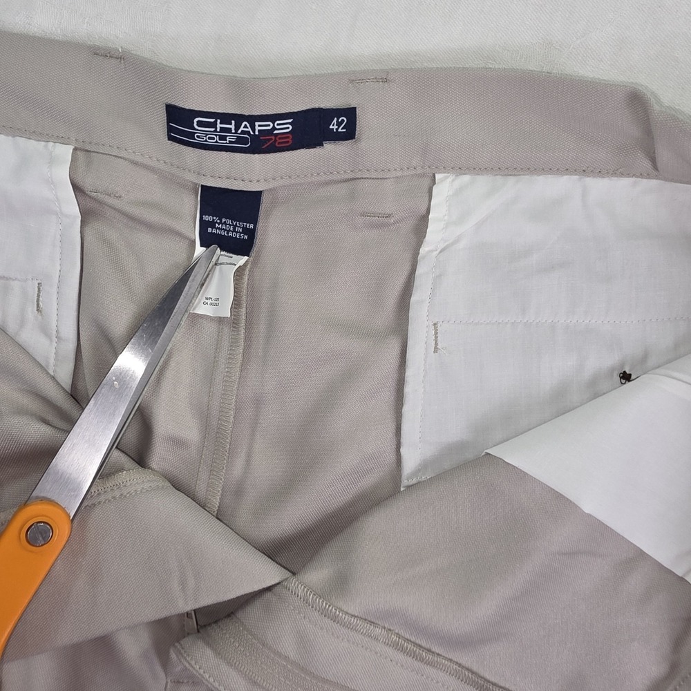 Chaps Golf 78 Men's Beige UPF 50 Stay Dry Fabric Shorts Size 42 - Picture 3 of 7